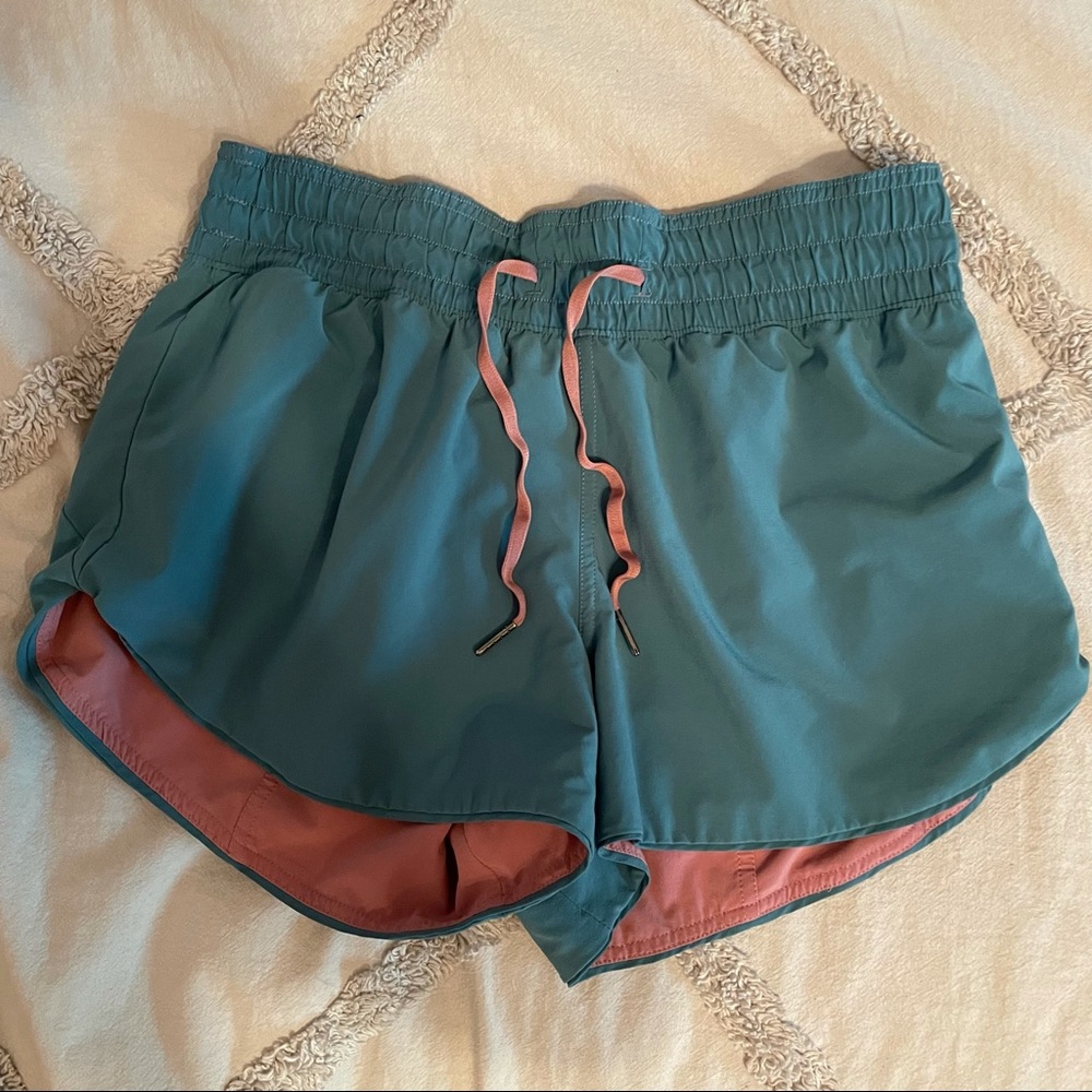 Lululemon Choose a Side Reversible 3” Shorts